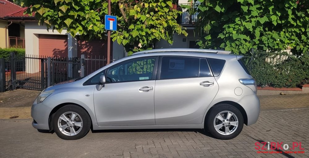 2009' Toyota Verso 2.0 D-4D Sol Sw 7Os photo #2