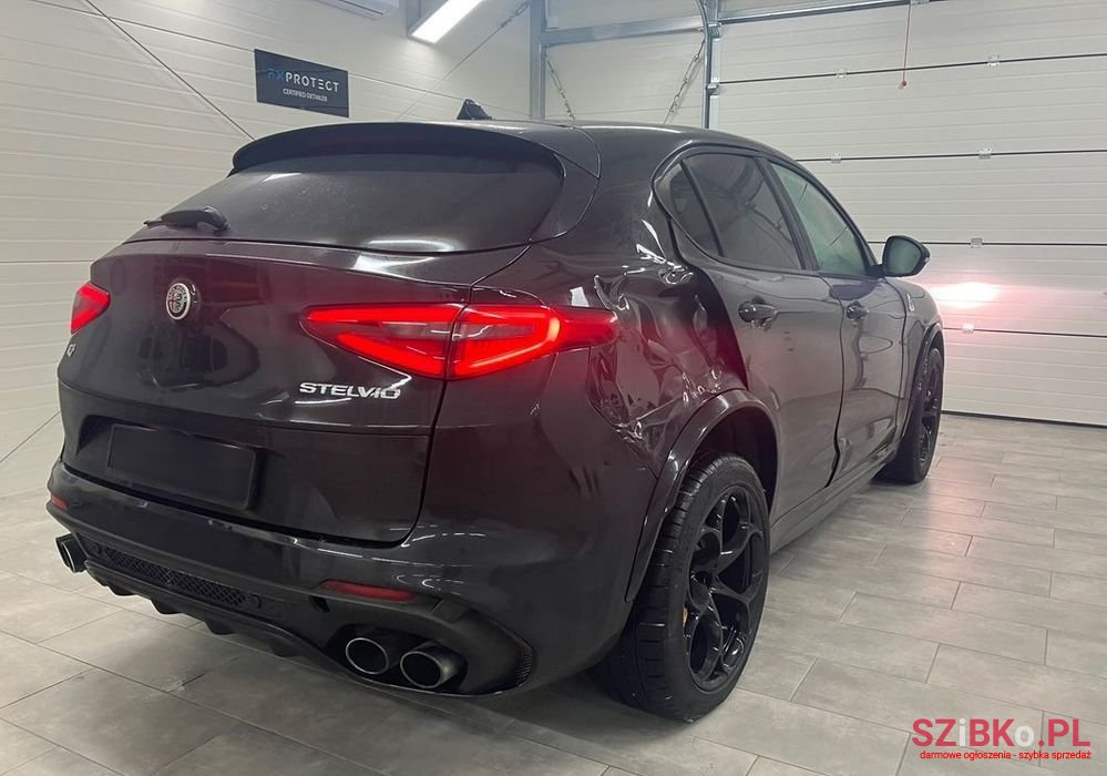 2018' Alfa Romeo Stelvio photo #4