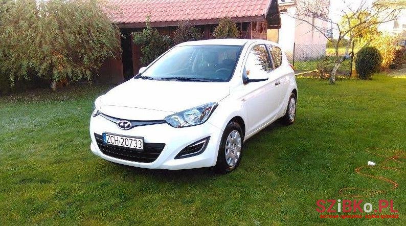 2013' Hyundai i20 photo #3