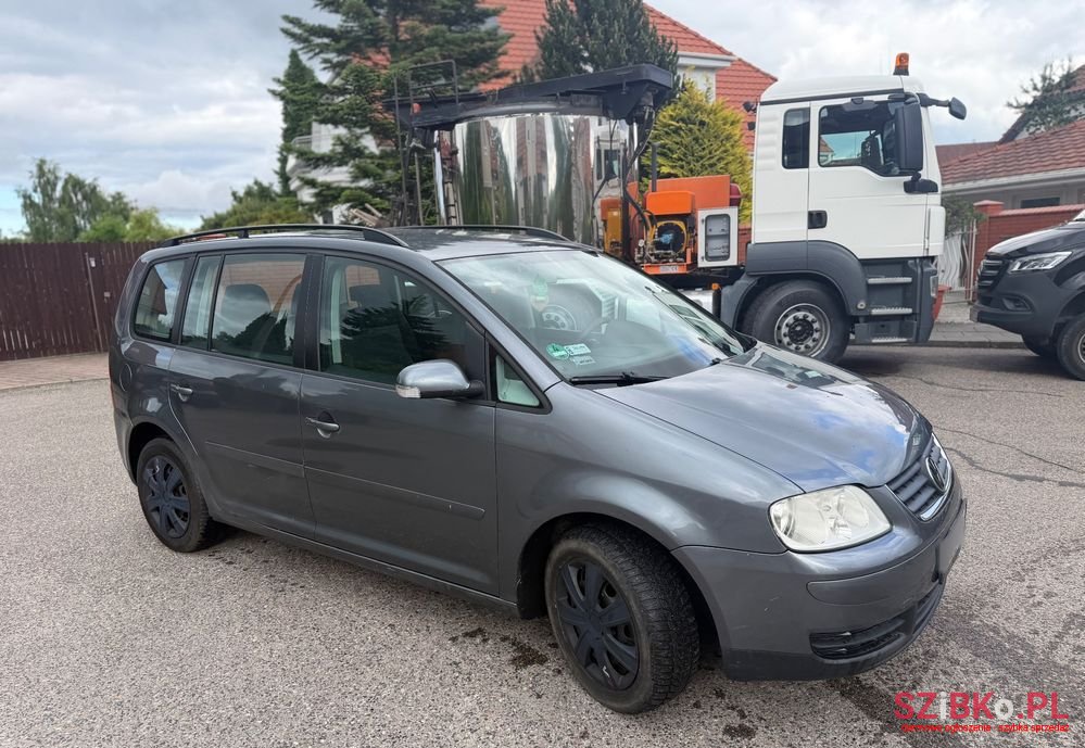 2006' Volkswagen Touran photo #3