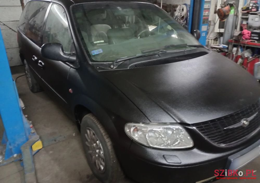2001' Chrysler Voyager photo #2