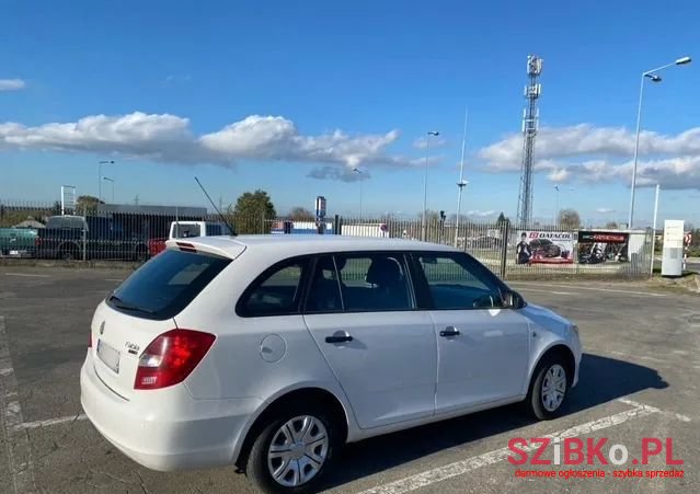 2010' Skoda Fabia 1.6 Tdi Dpf Active photo #5