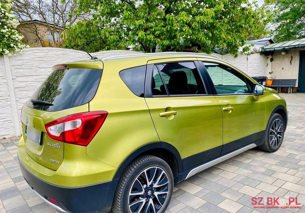 2016' Suzuki SX4 photo #3