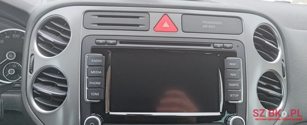 2011' Volkswagen Tiguan photo #6