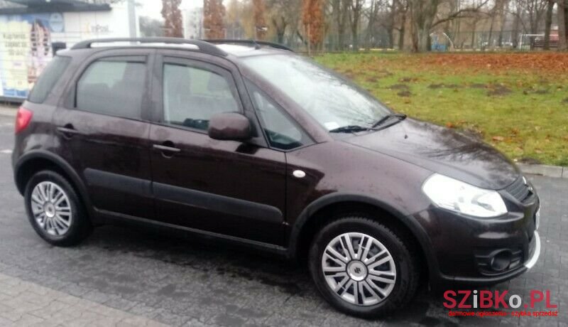 2014' Suzuki SX4 photo #2