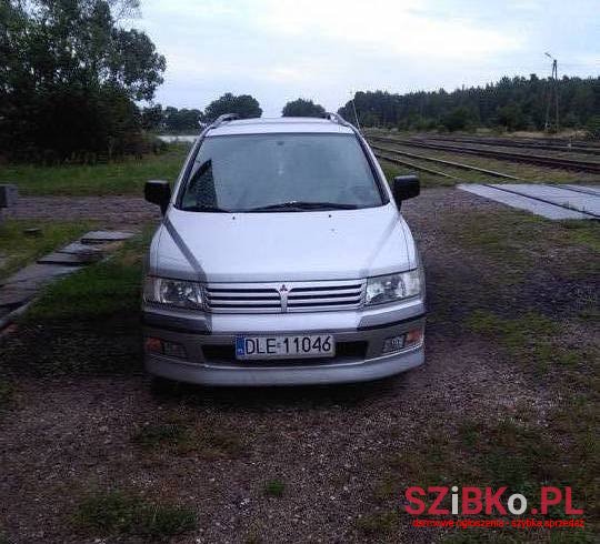 1998' Mitsubishi Space Wagon photo #1