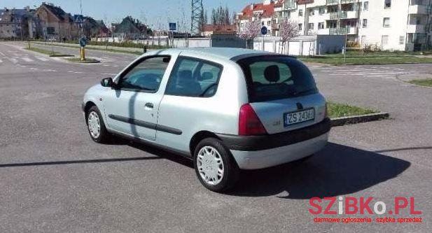 1999' Renault Clio photo #2