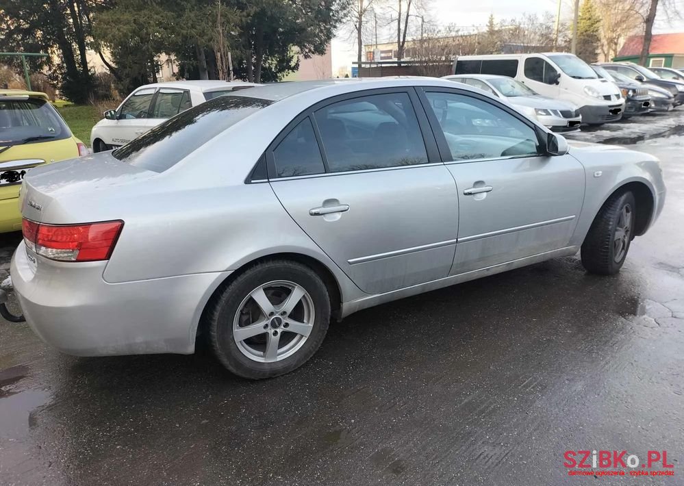 2007' Hyundai Sonata 2.0 Crdi Style photo #3