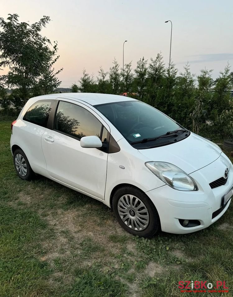 2011' Toyota Yaris 1.4 D-4D Active photo #3