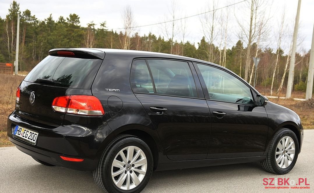 2011' Volkswagen Golf photo #4