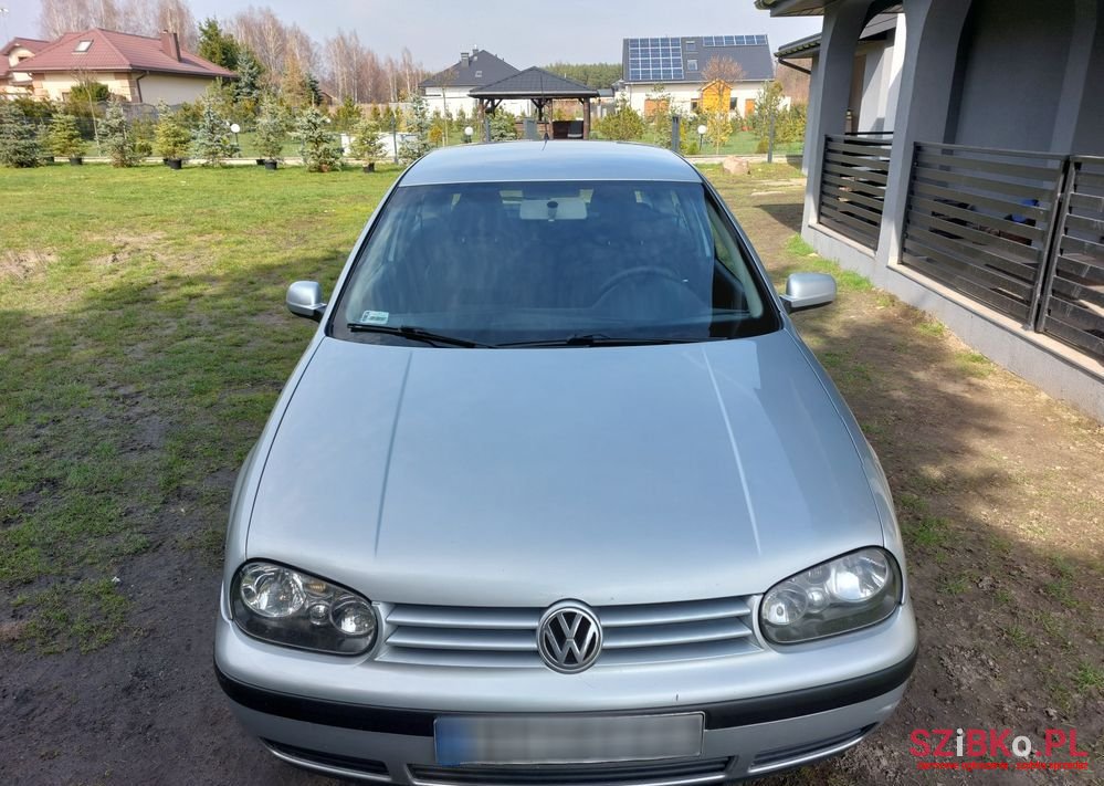 2001' Volkswagen Golf photo #5