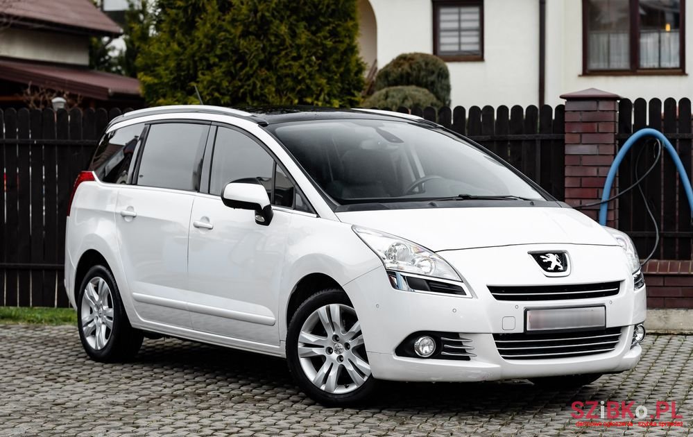 2011' Peugeot 5008 photo #2