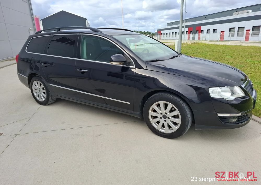 2010' Volkswagen Passat photo #5