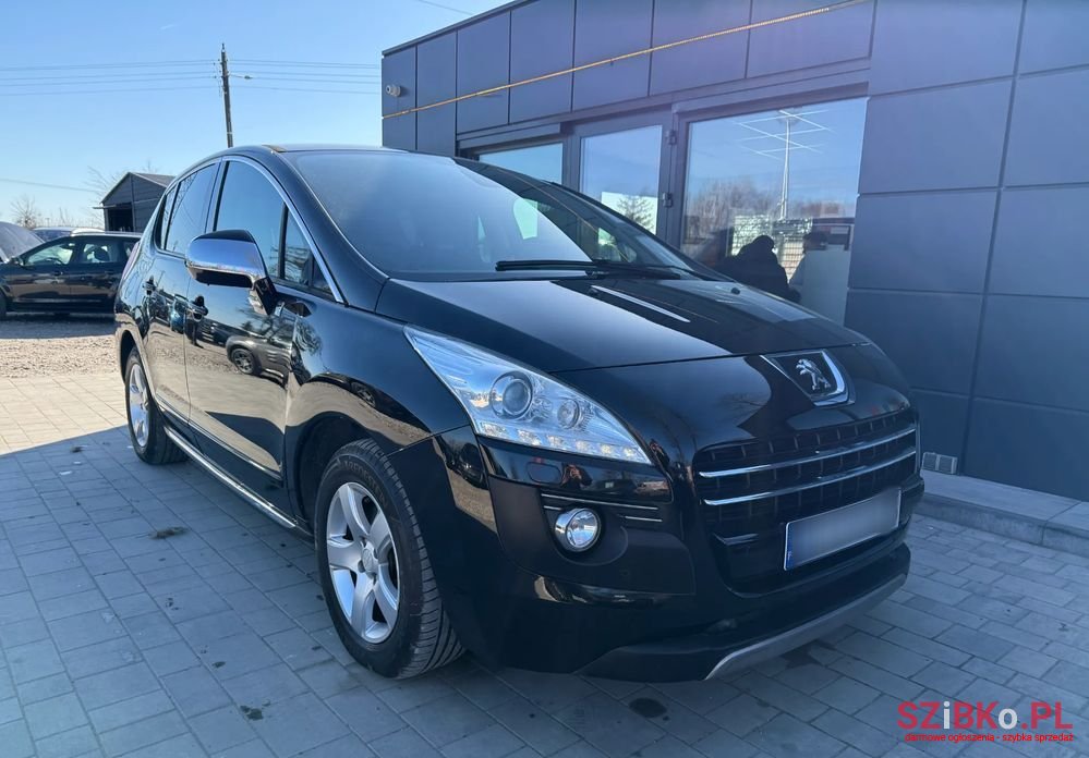 2013' Peugeot 3008 Hybrid4 photo #1