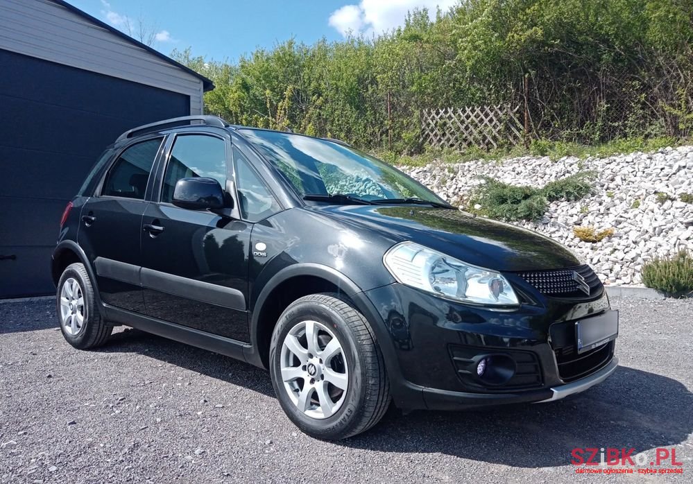 2011' Suzuki SX4 photo #2