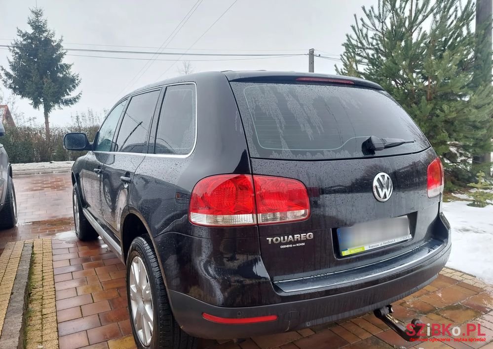2005' Volkswagen Touareg photo #3