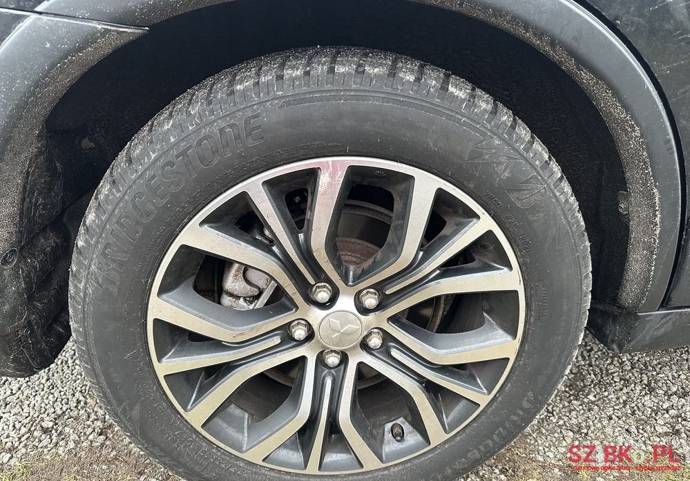 2016' Mitsubishi Outlander 2.0 Instyle + 4Wd Cvt photo #4