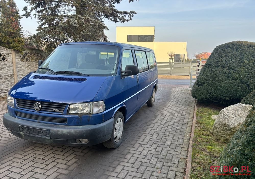 2001' Volkswagen Transporter Caravelle photo #2