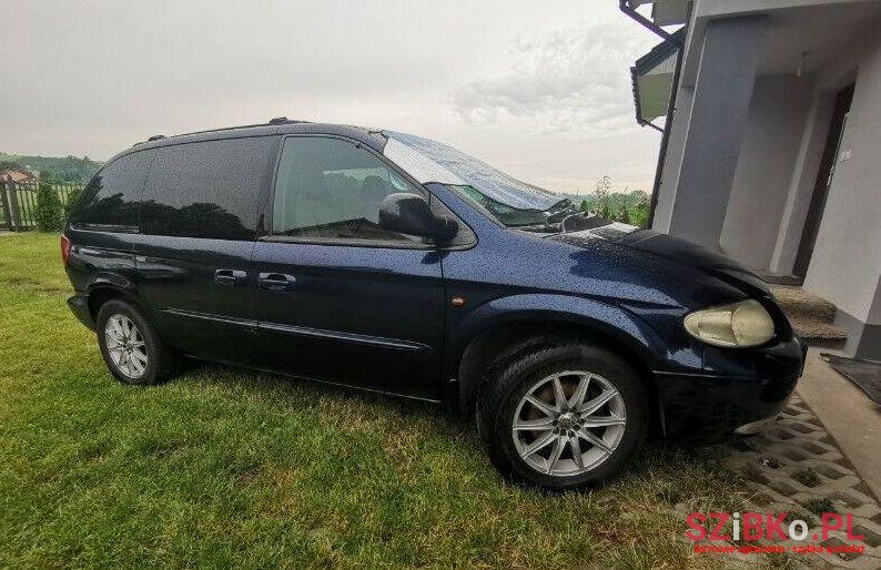 2003' Chrysler Voyager photo #1