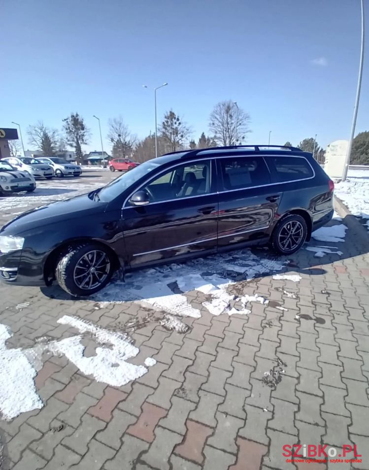 2010' Volkswagen Passat photo #2