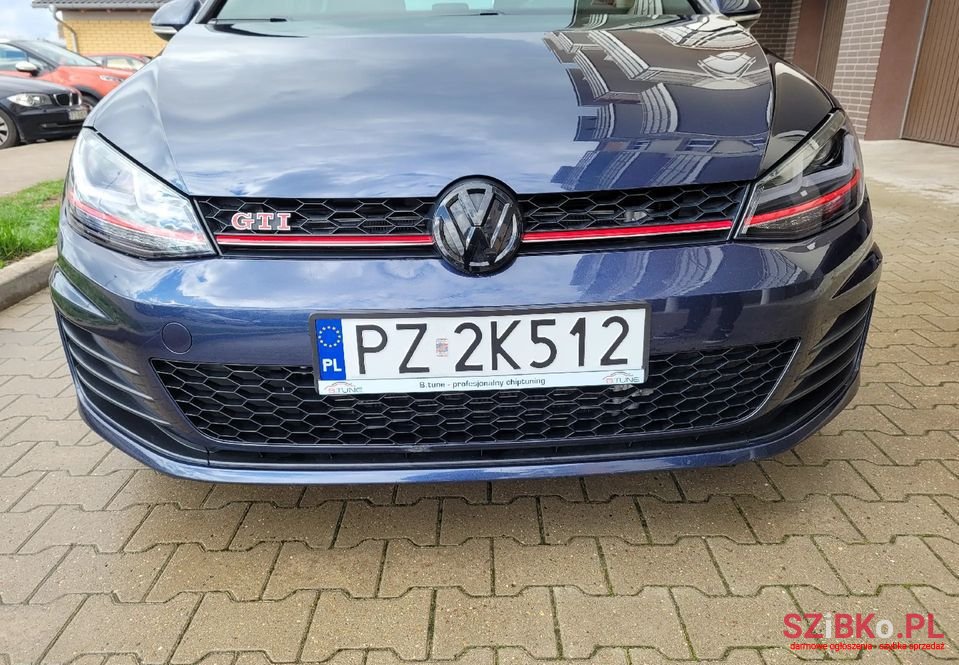 2015' Volkswagen Golf photo #6