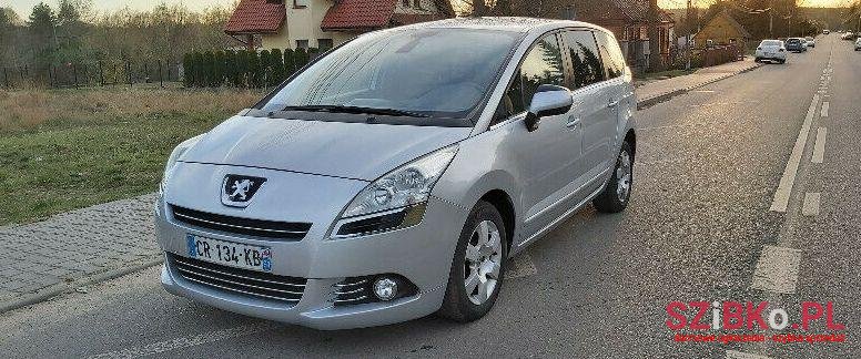 2013' Peugeot 5008 photo #1