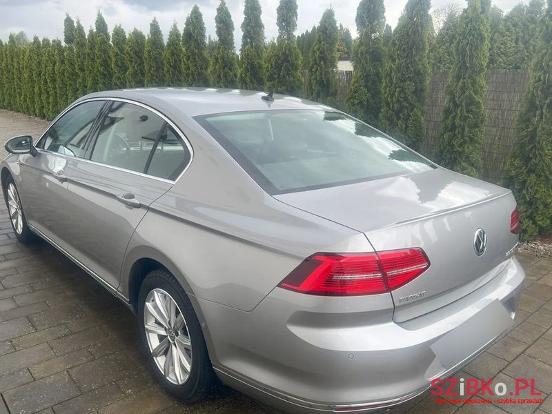 2015' Volkswagen Passat photo #4