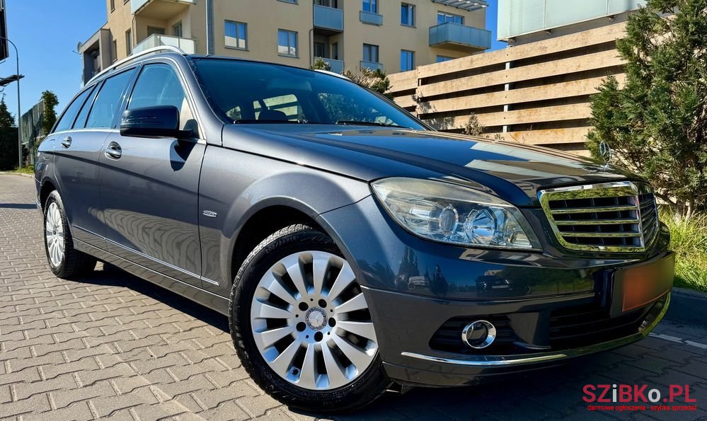 2009' Mercedes-Benz C-Class photo #1