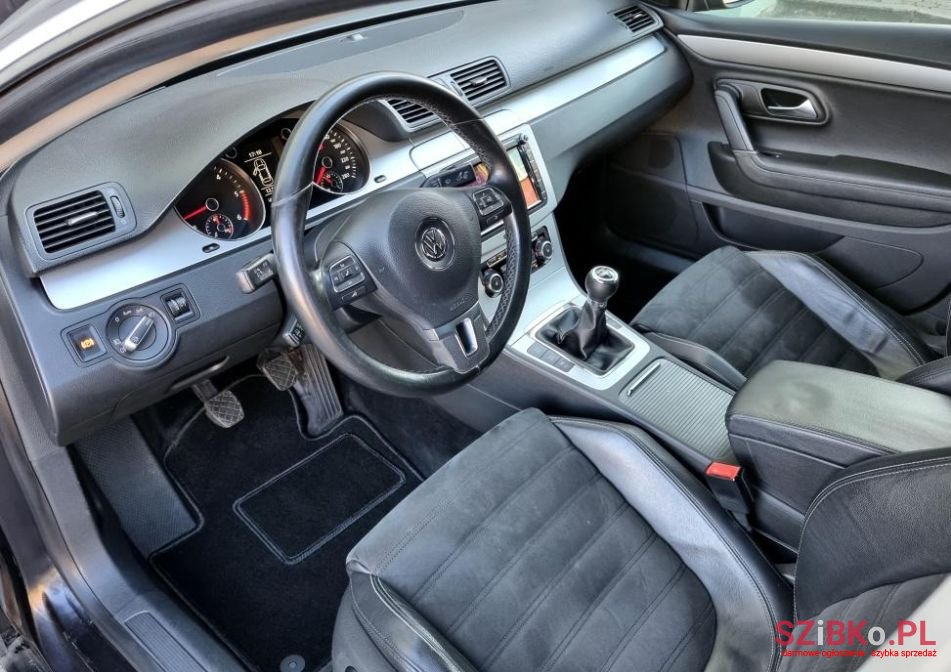 2009' Volkswagen Passat photo #5