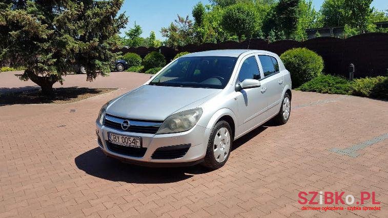 2006' Opel Astra photo #1