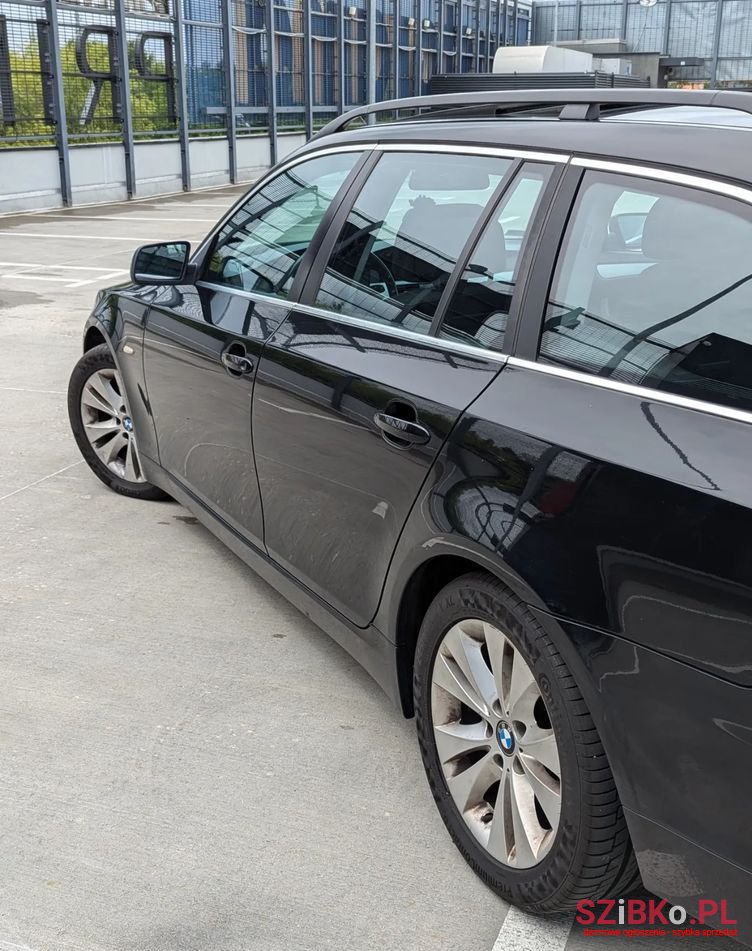 2009' BMW 5 Series 520D Touring photo #6