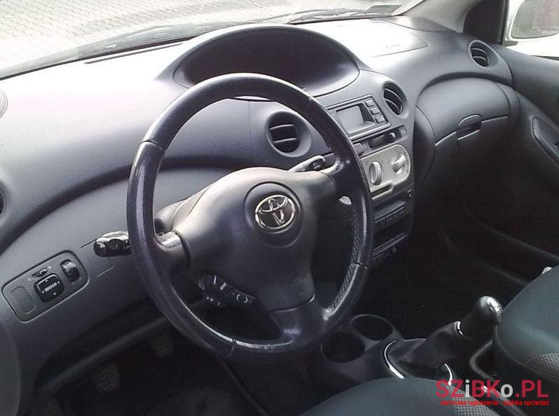 2004' Toyota Yaris photo #3