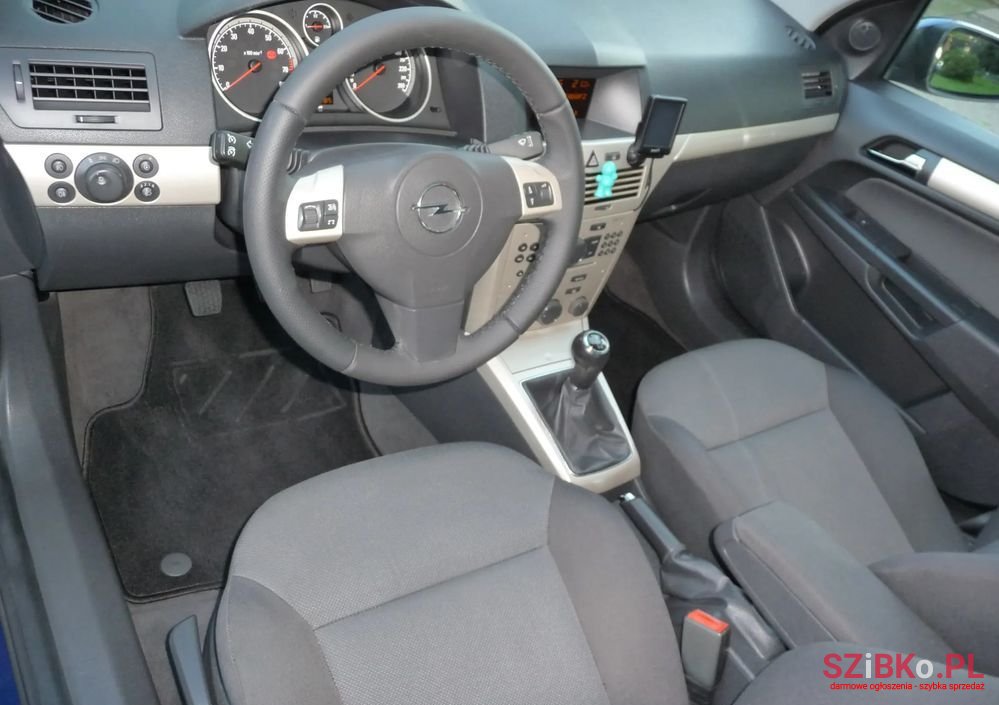 2007' Opel Astra 1.6 Design Edition photo #2