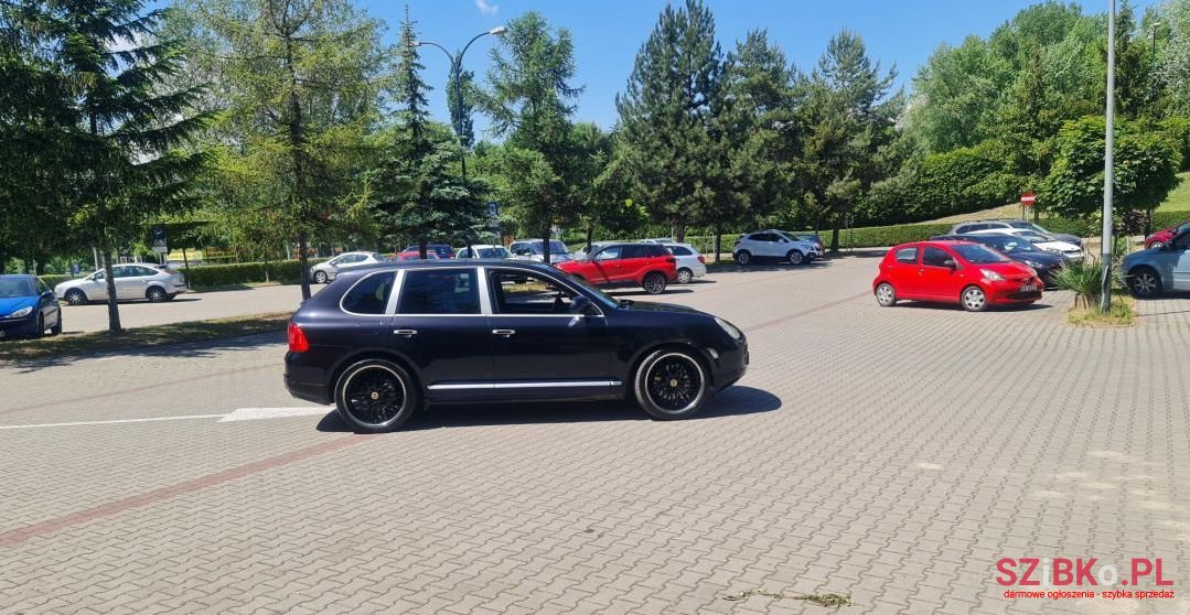 2005' Porsche Cayenne photo #2