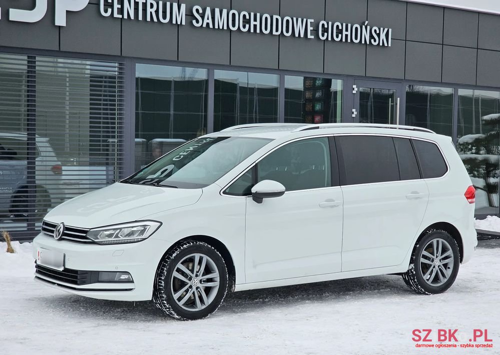 2020' Volkswagen Touran photo #1