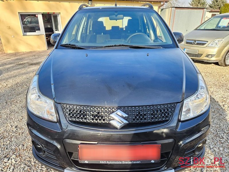 2012' Suzuki SX4 photo #2