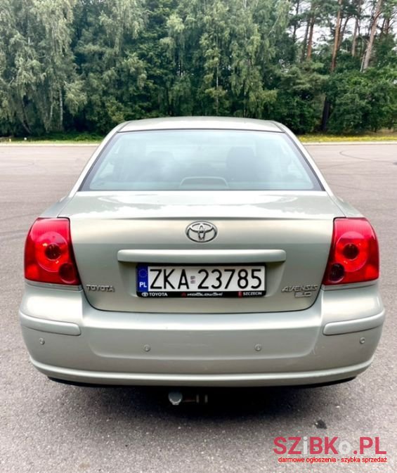 2004' Toyota Avensis photo #4