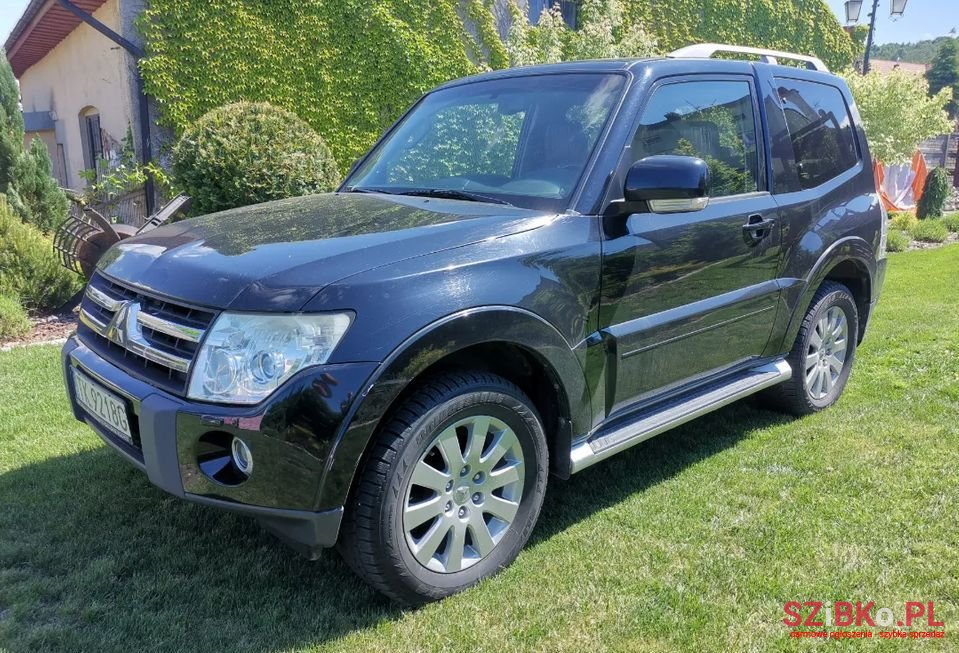 2007' Mitsubishi Pajero photo #3