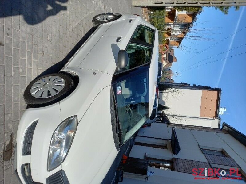 2012' Skoda Fabia photo #2