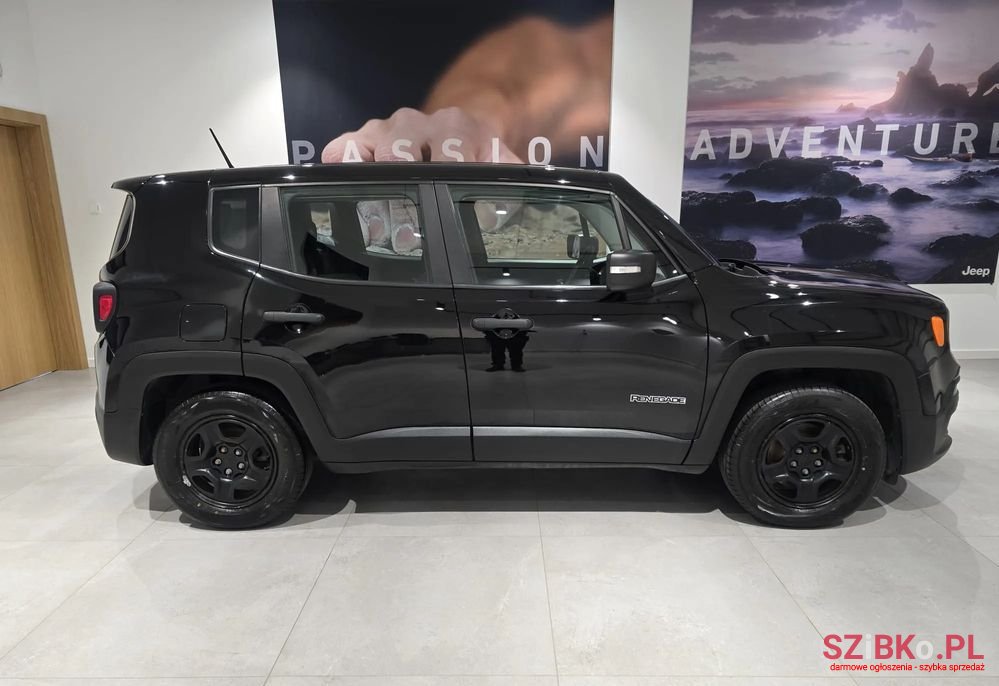 2016' Jeep Renegade photo #4