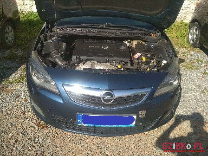 2011' Opel Astra photo #5