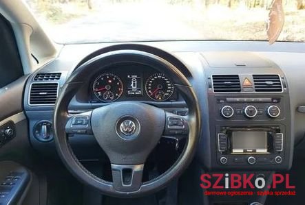 2013' Volkswagen Touran photo #4