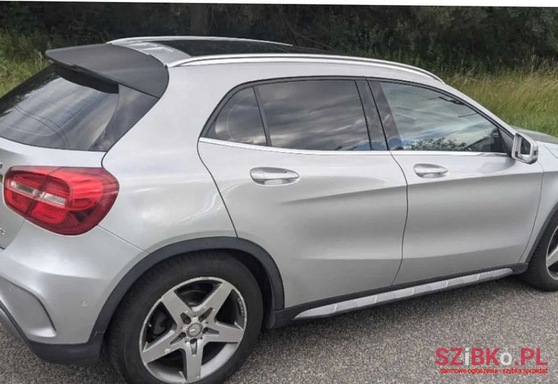 2014' Mercedes-Benz GLA photo #2