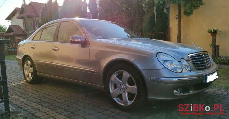 2003' Mercedes-Benz Klasa E photo #1