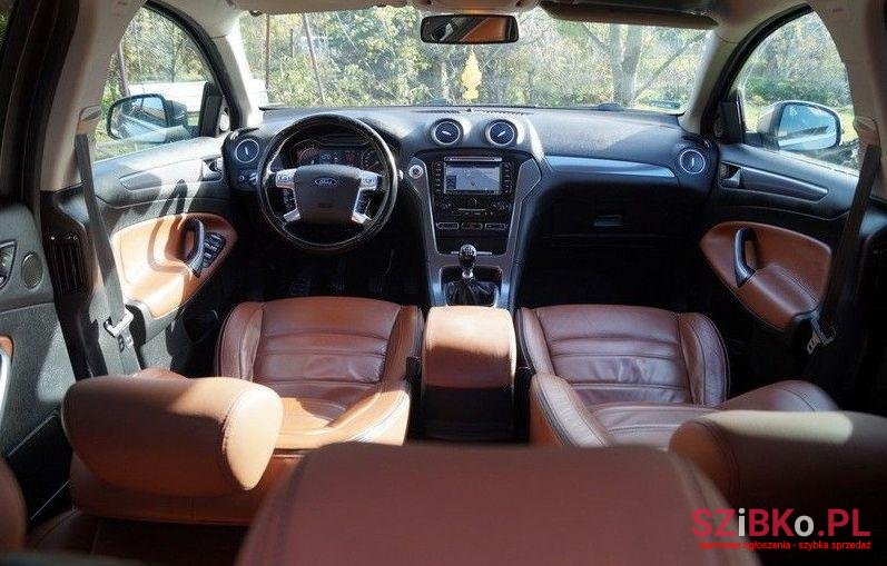 2011' Ford Mondeo photo #3