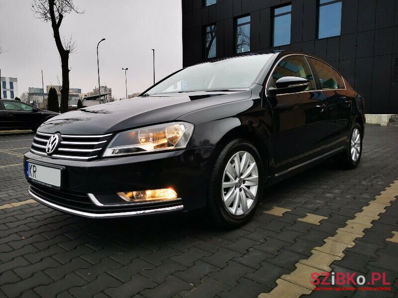 2011' Volkswagen Passat photo #3