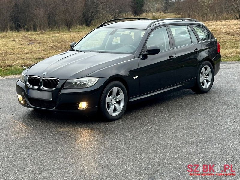 2009' BMW 3 Series 318D photo #2