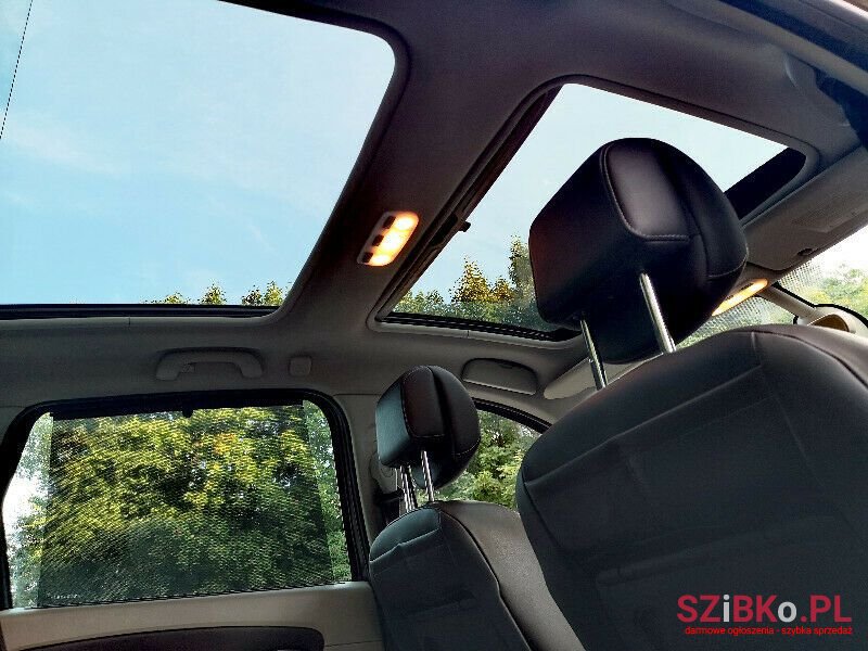 2010' Renault Scenic photo #4