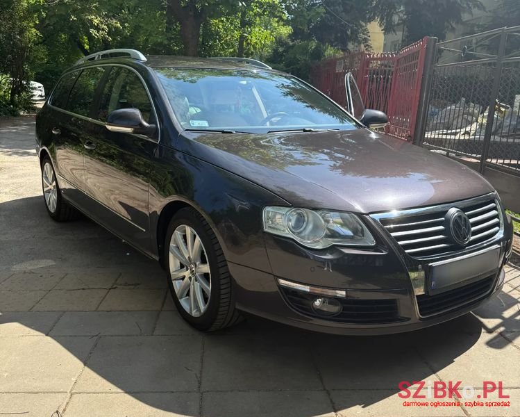 2010' Volkswagen Passat photo #3
