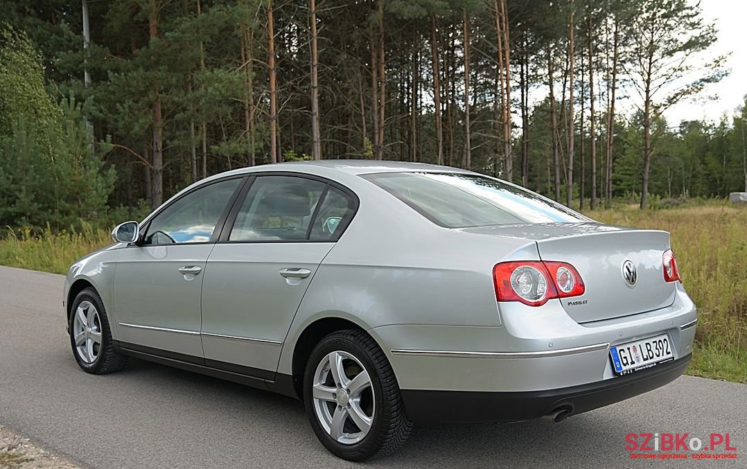 2005' Volkswagen Passat photo #4